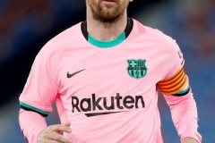 巴塞罗那免签本尼特斯：转会市场新策略下的球队重建之道